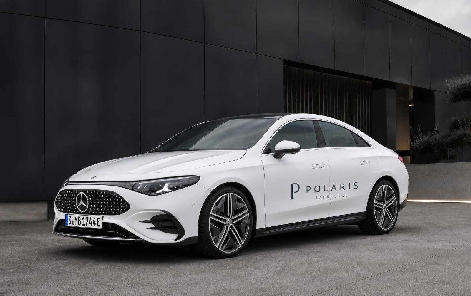 Mercedes CLA der FAHRSCHULE Polaris Hamburg
